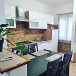 Apartment Nena Near The City Center With Free Parking