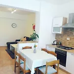 Apartment Nena Near The City Center With Free Parking